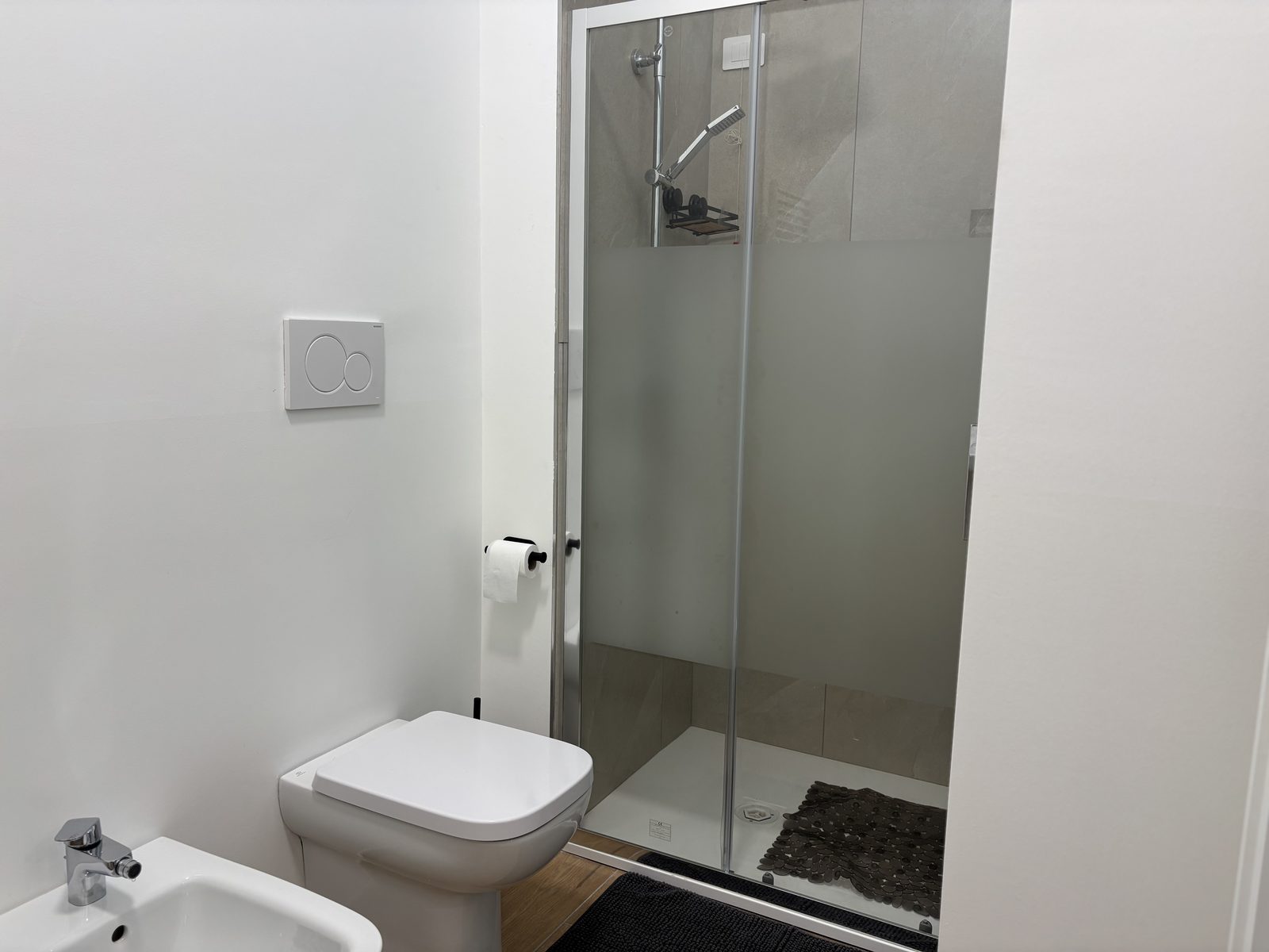 Bagno con doccia a disposizione di chi si allena
