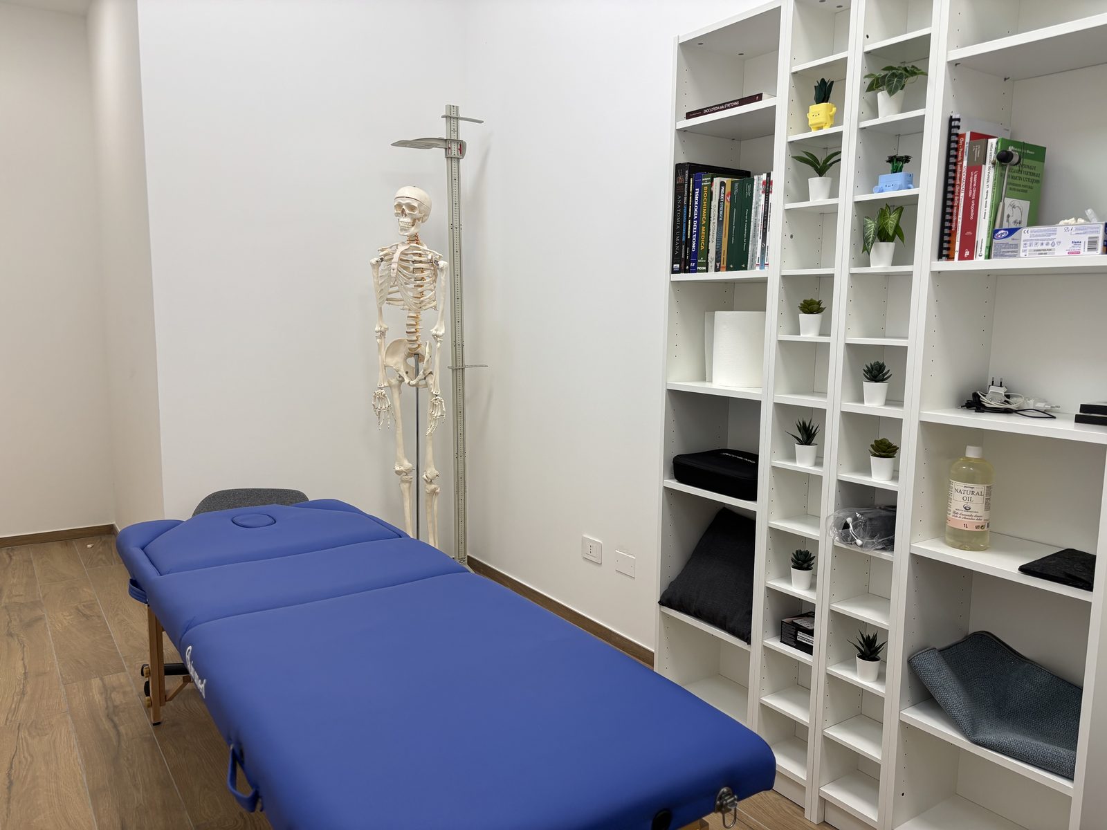Lettino per il trattamento osteopatico nello studio Areté